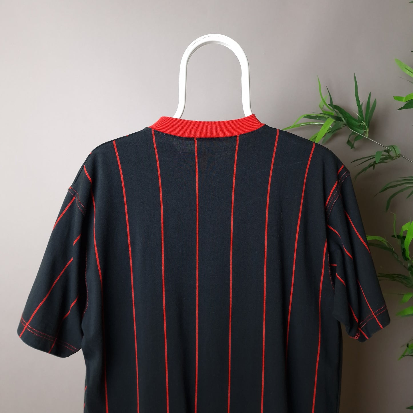 Vintage Chicago Bulls Champion t-shirt in black and red - medium