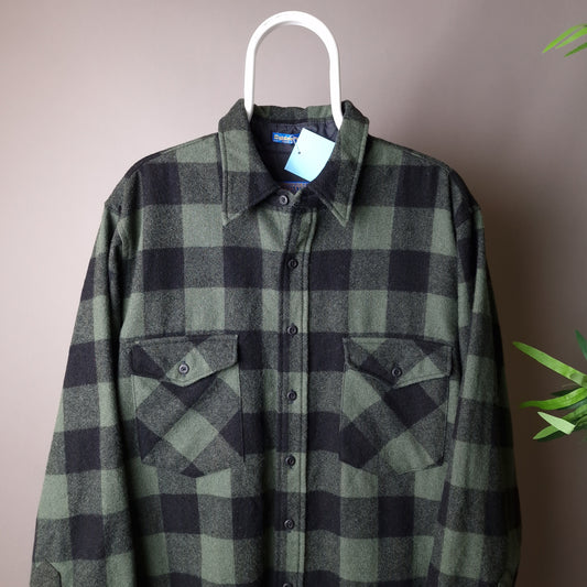 Vintage Pendleton shirt in green and black - XL