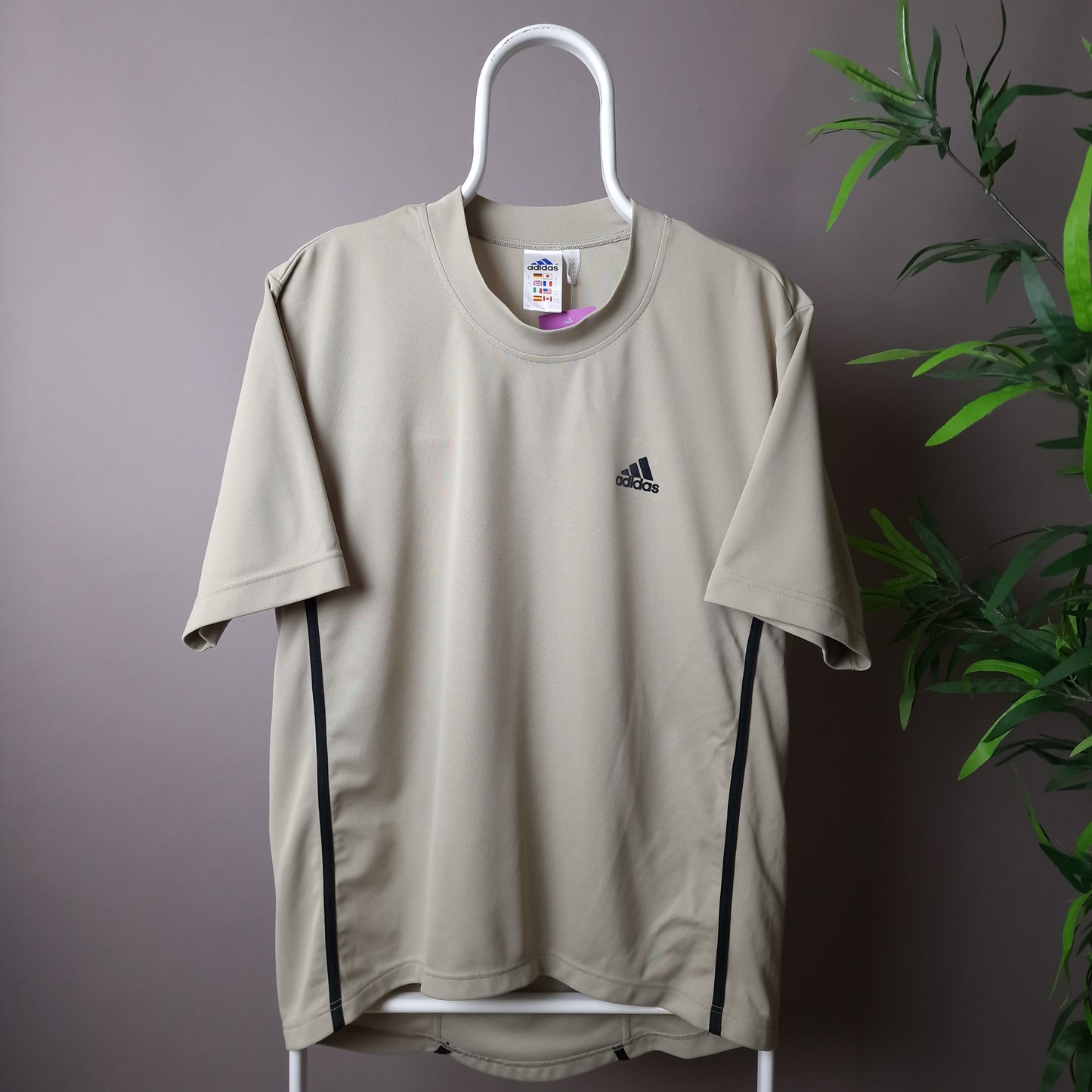 Vintage Adidas t-shirt in cream - medium