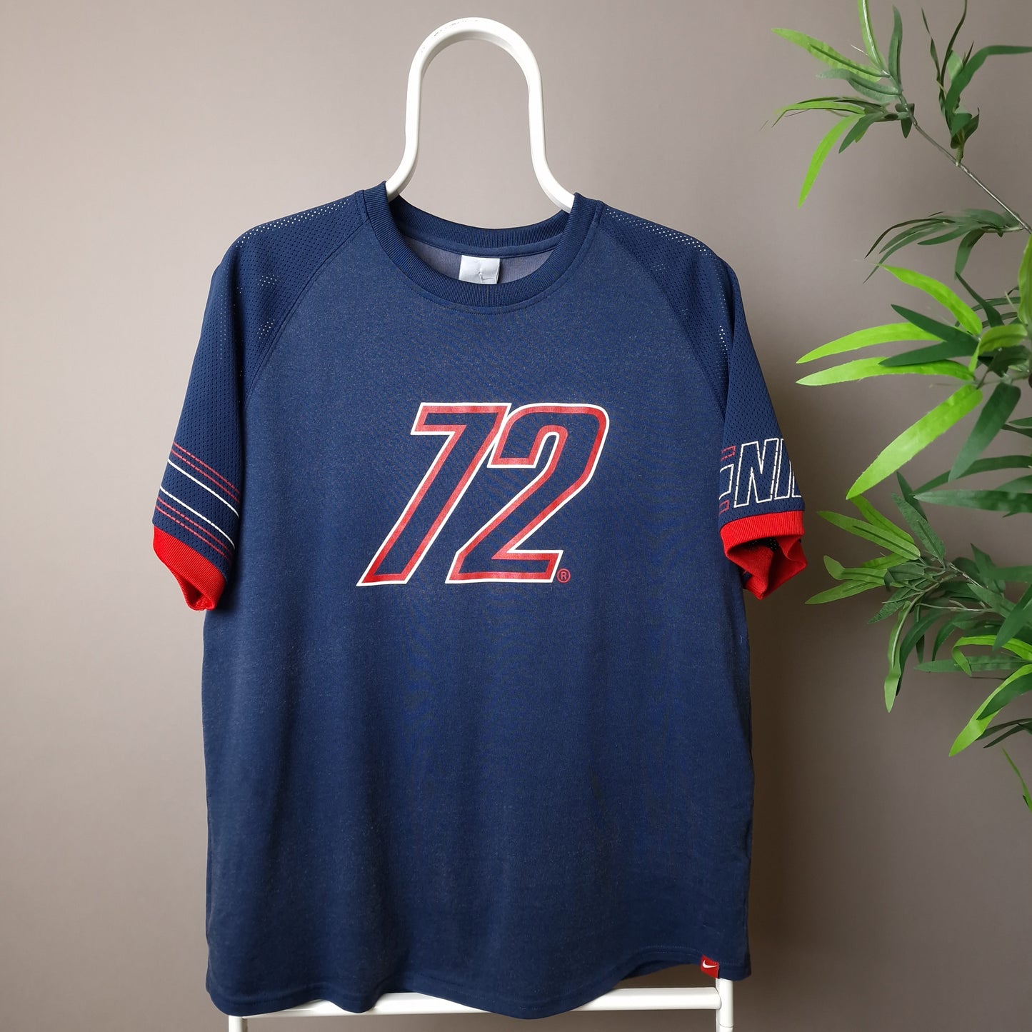 Vintage Nike t-shirt in blue and red - medium