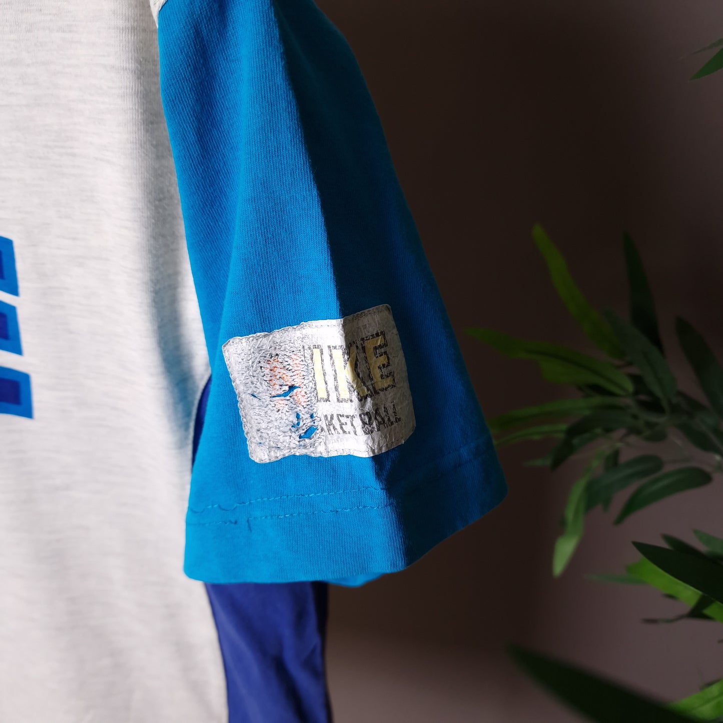 90s Nike basketball t-shirt in grey and blue - XS/S