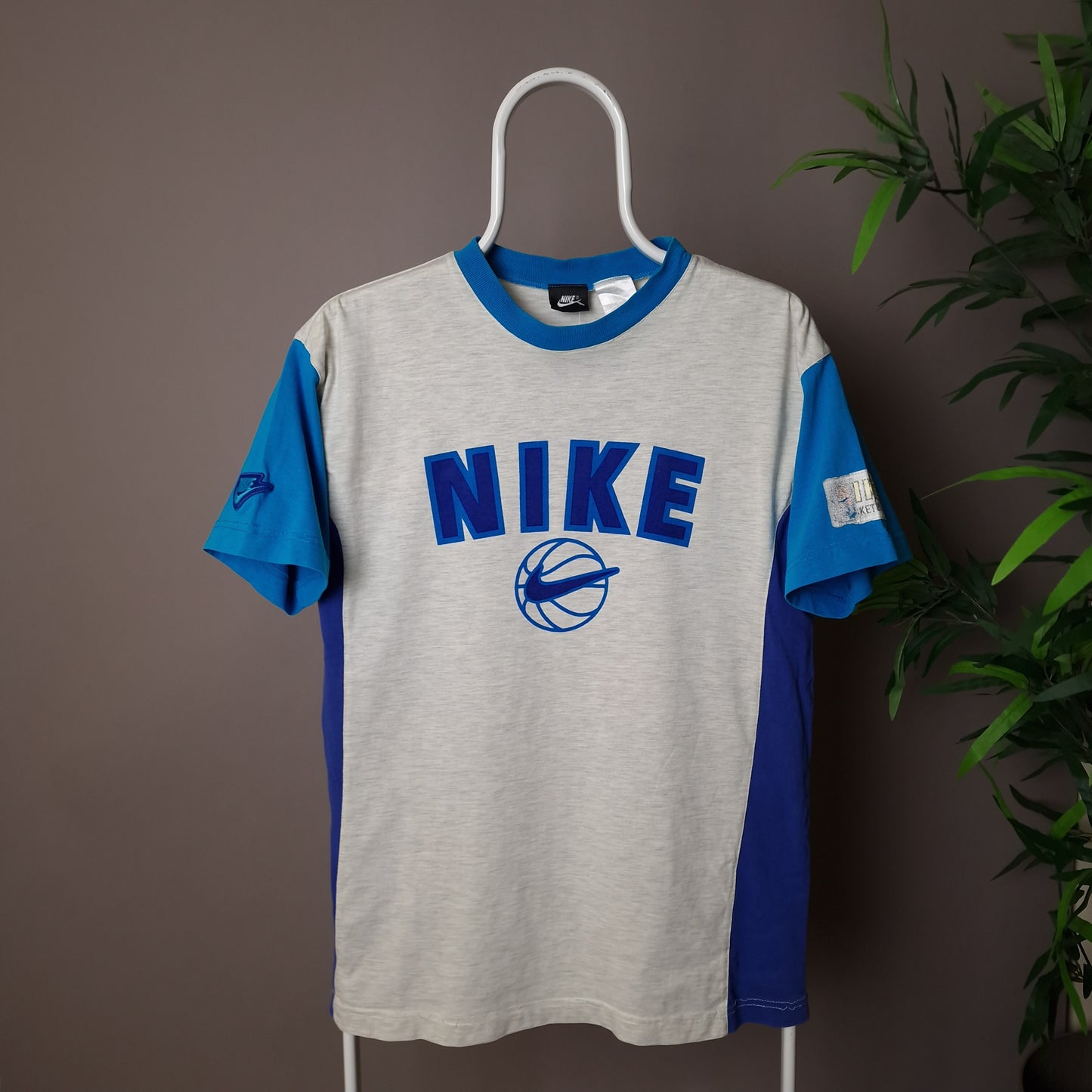 90s Nike basketball t-shirt in grey and blue - XS/S