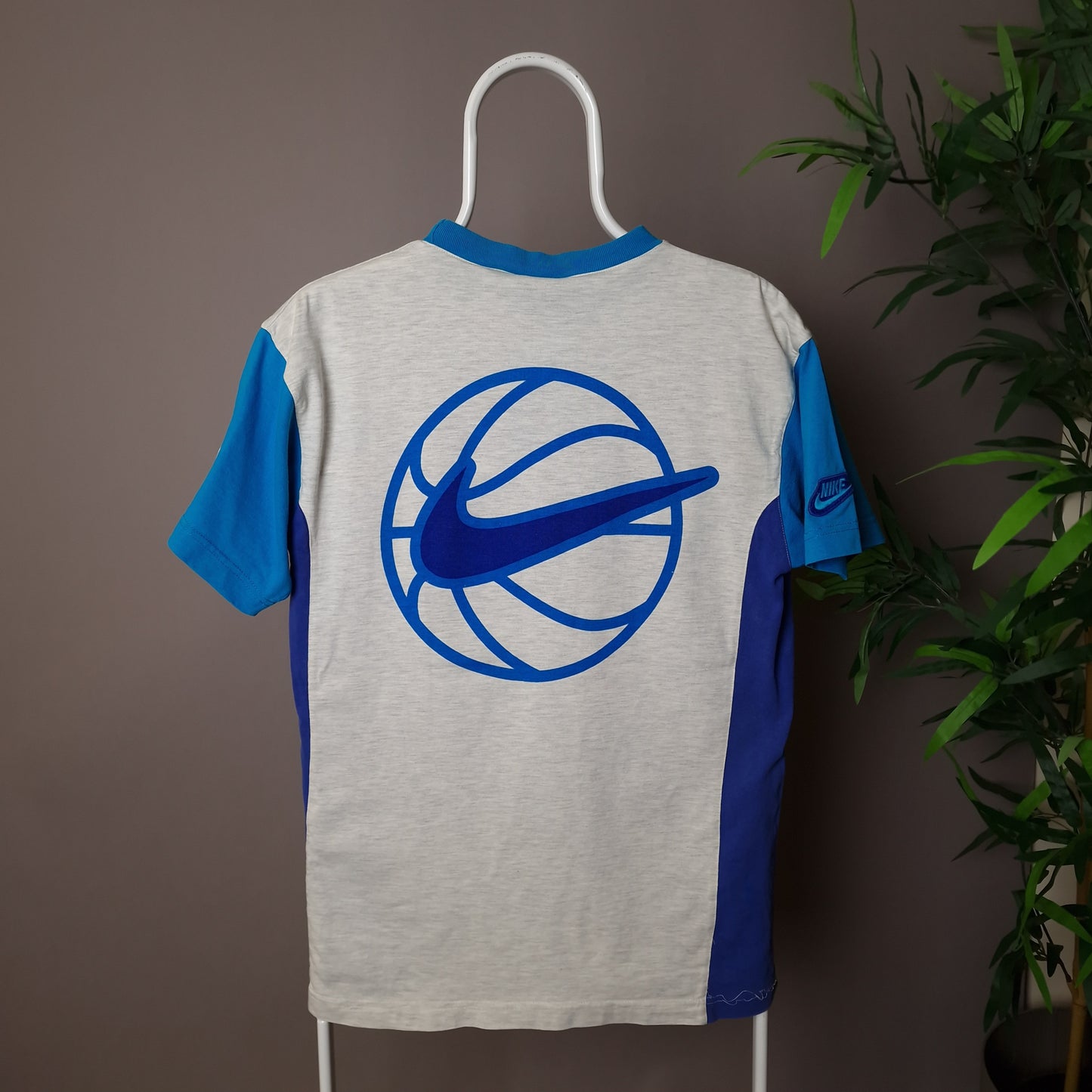 90s Nike basketball t-shirt in grey and blue - XS/S