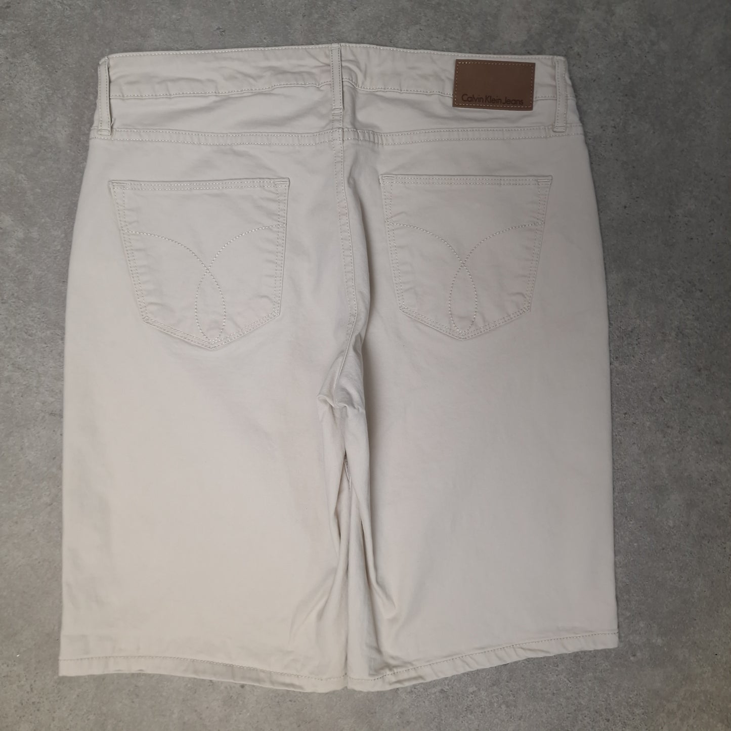 Vintage Calvin Klein shorts in cream - UK8