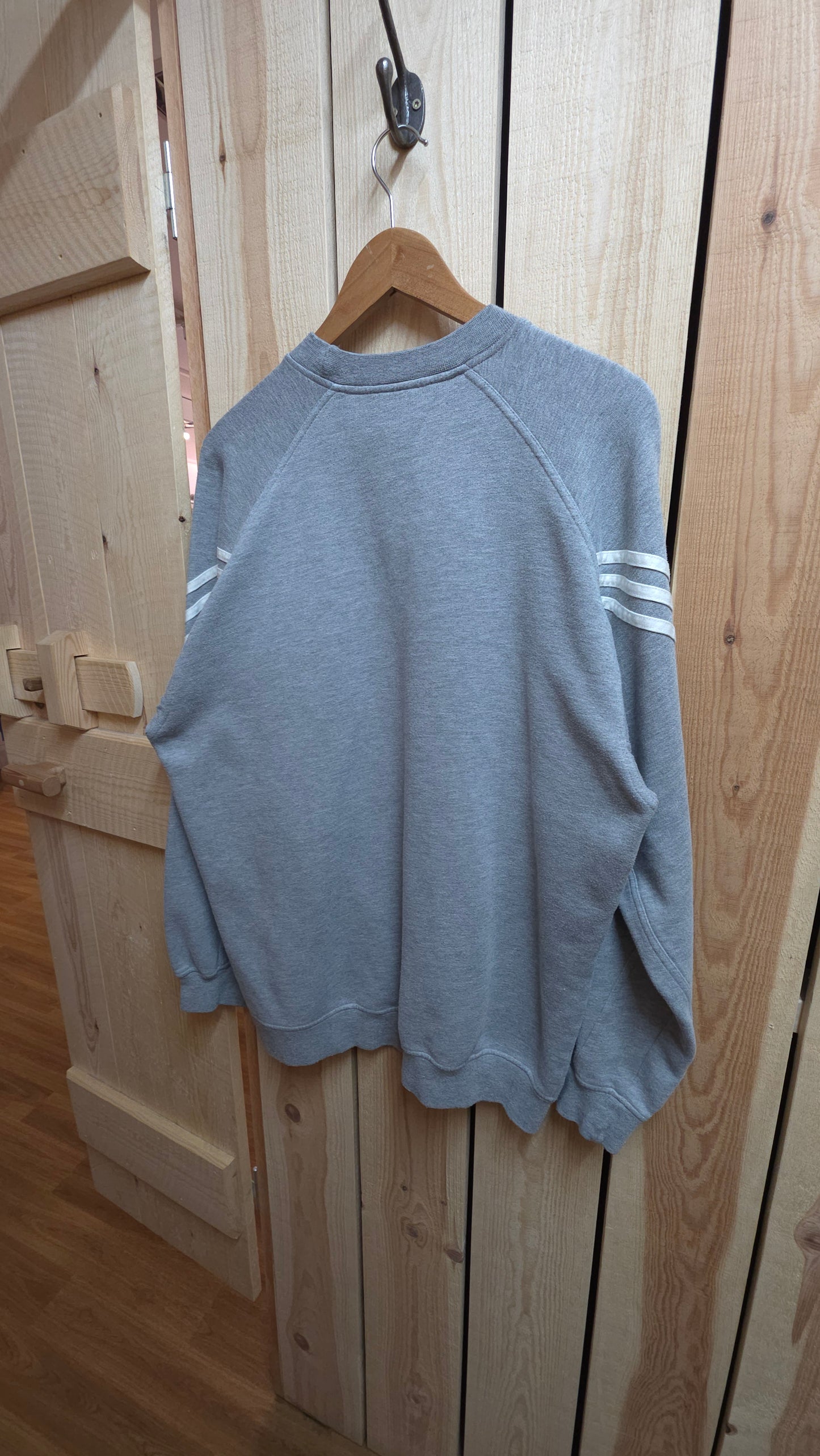 Vintage Adidas sweatshirt in grey - large