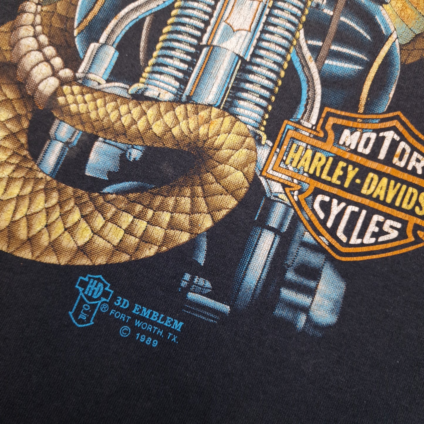 Vintage Harley Davidson 1989 3D emblem rattle snake t-shirt - large