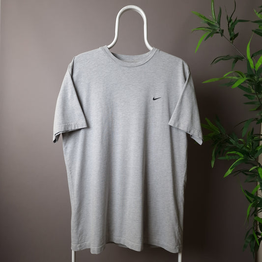 Vintage Nike t-shirt in grey - medium
