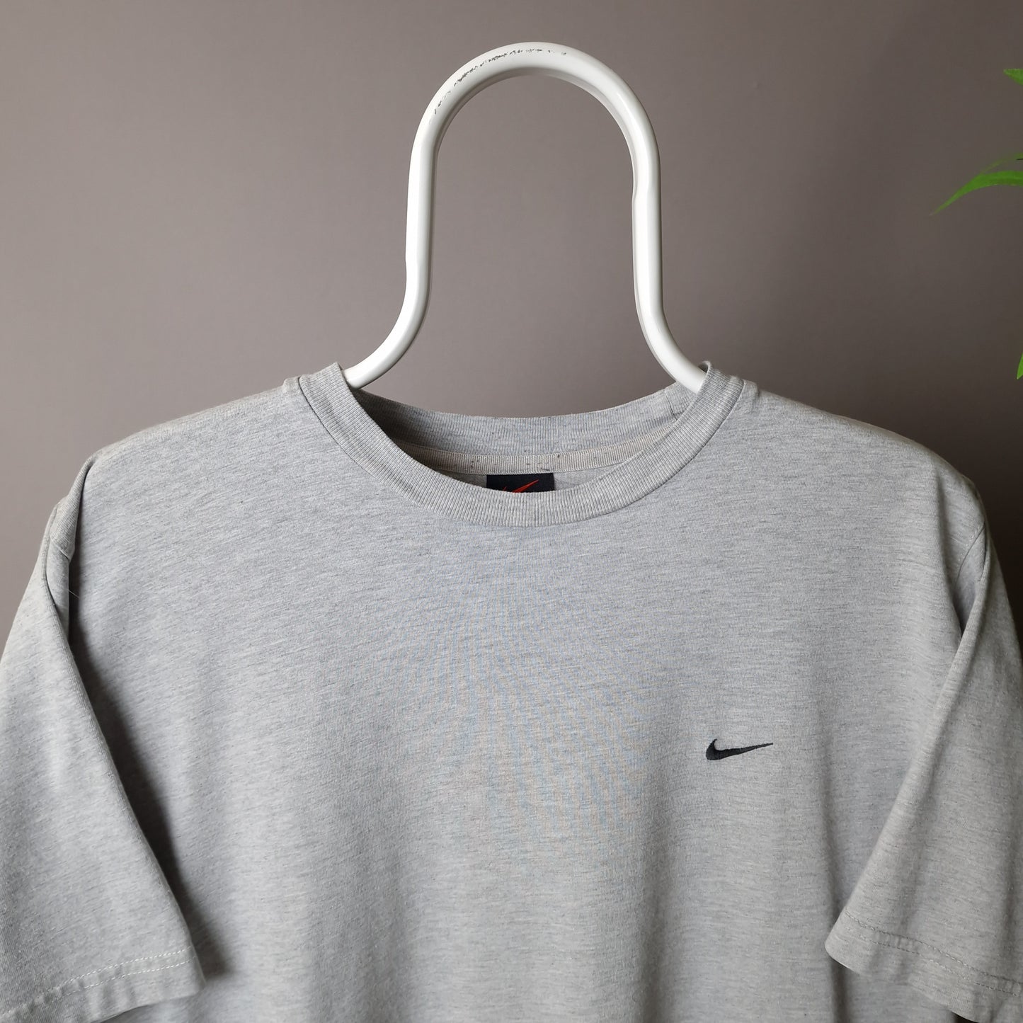 Vintage Nike t-shirt in grey - medium