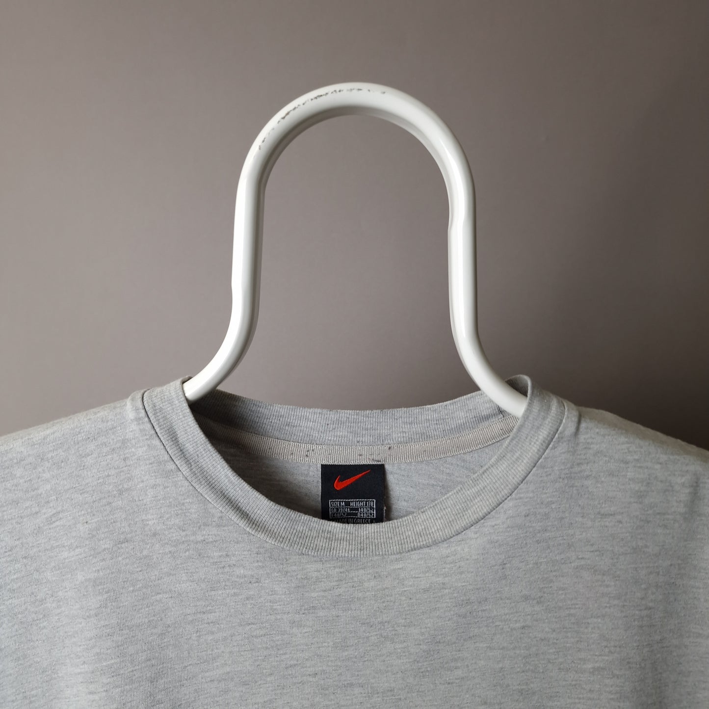 Vintage Nike t-shirt in grey - medium