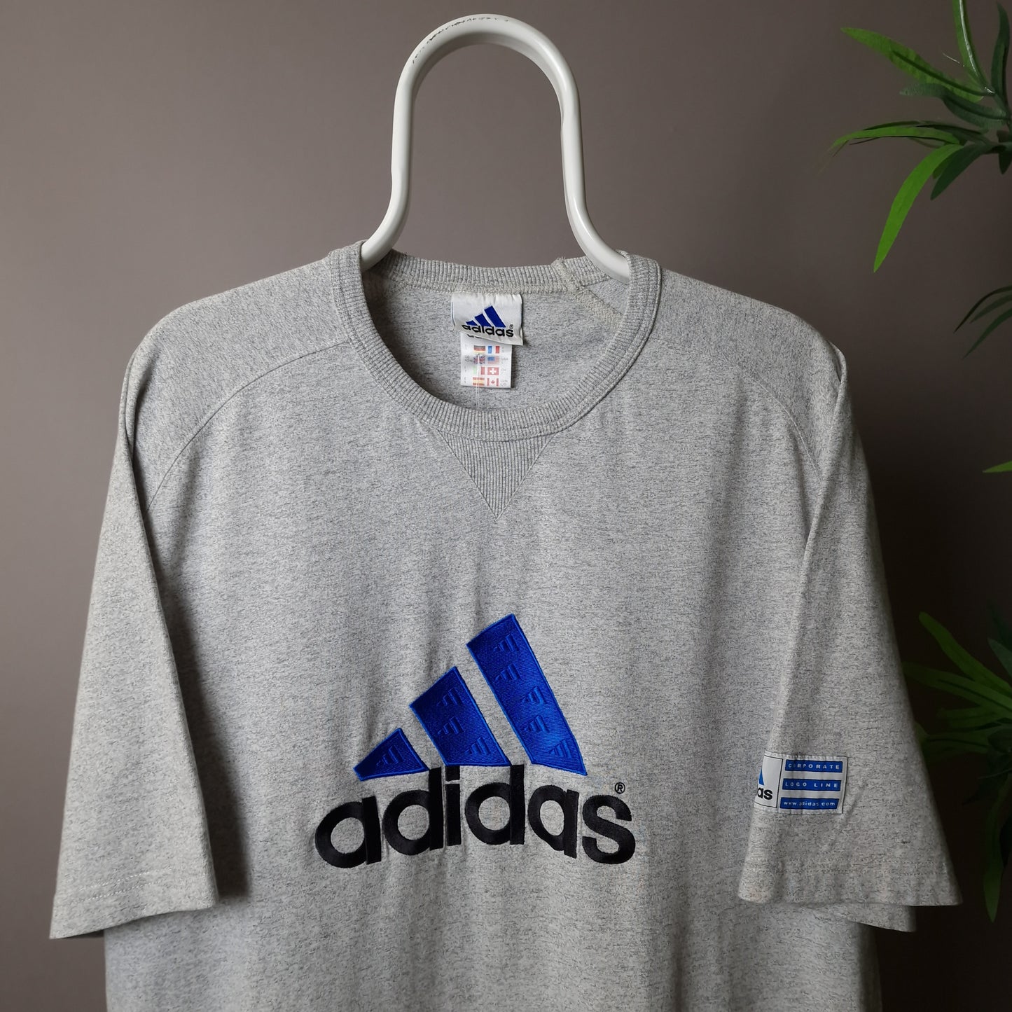 Vintage Adidas t-shirt in grey and blue - large