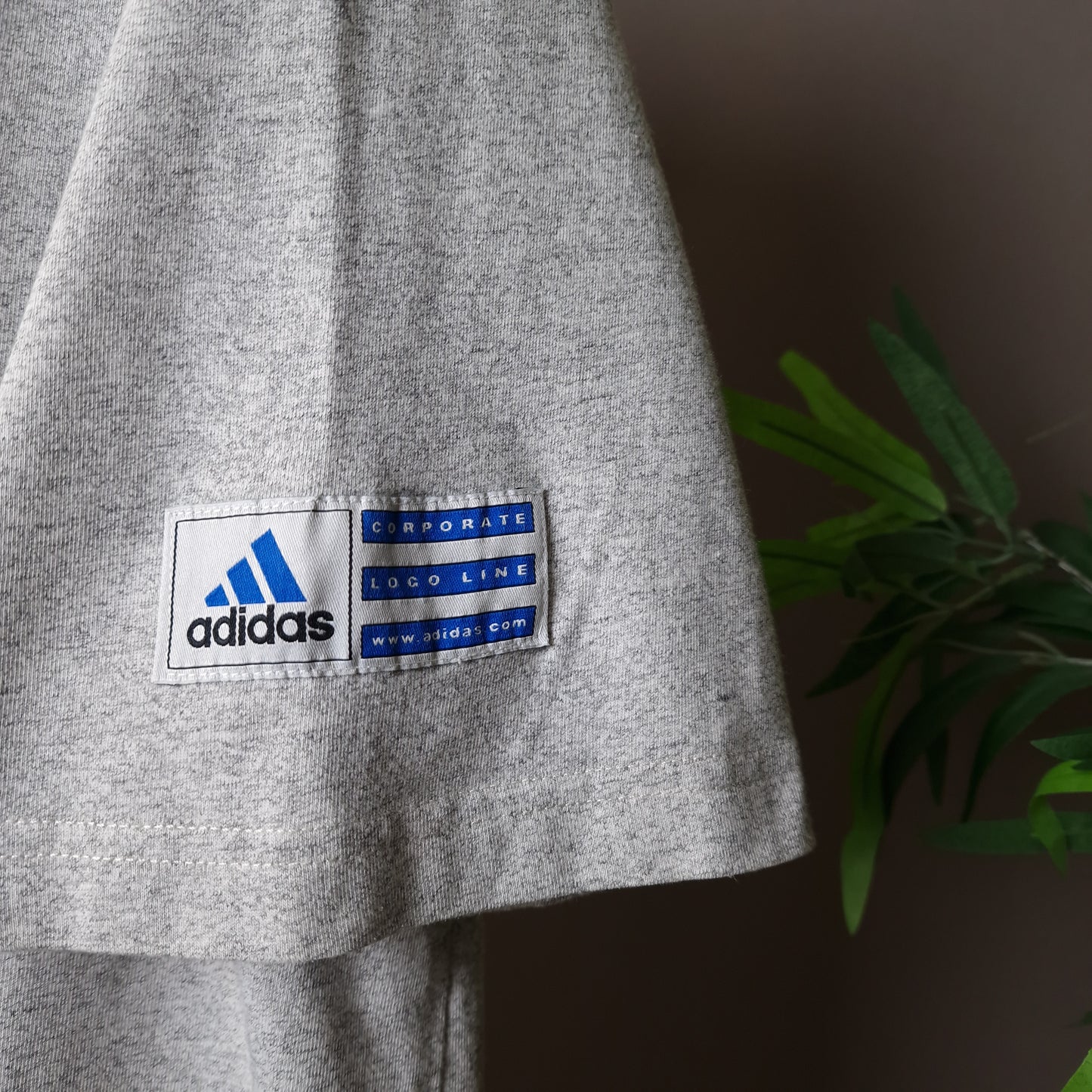 Vintage Adidas t-shirt in grey and blue - large