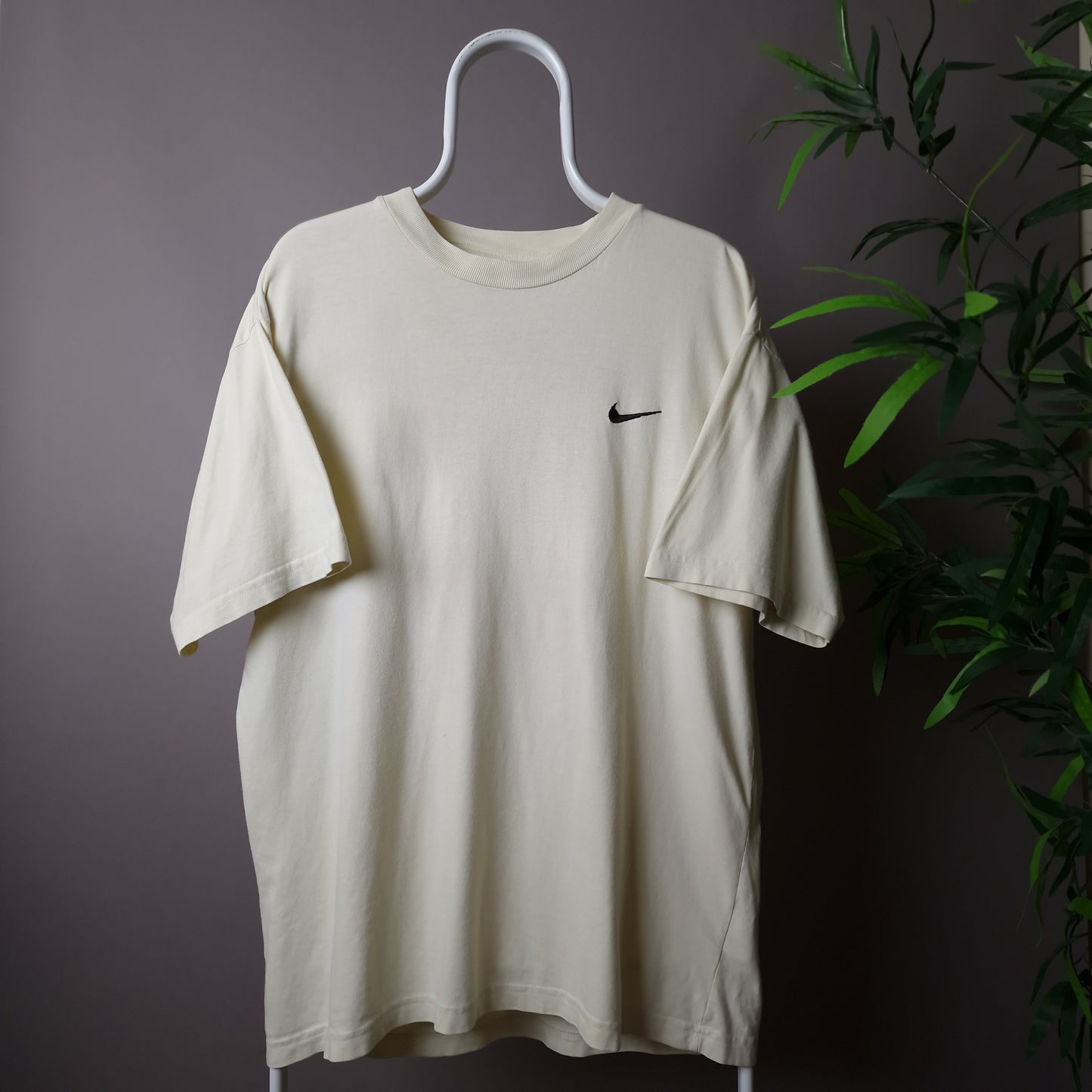 Vintage Nike t-shirt in pastel yellow - large