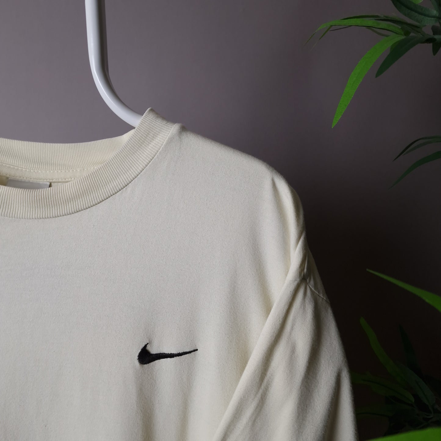 Vintage Nike t-shirt in pastel yellow - large