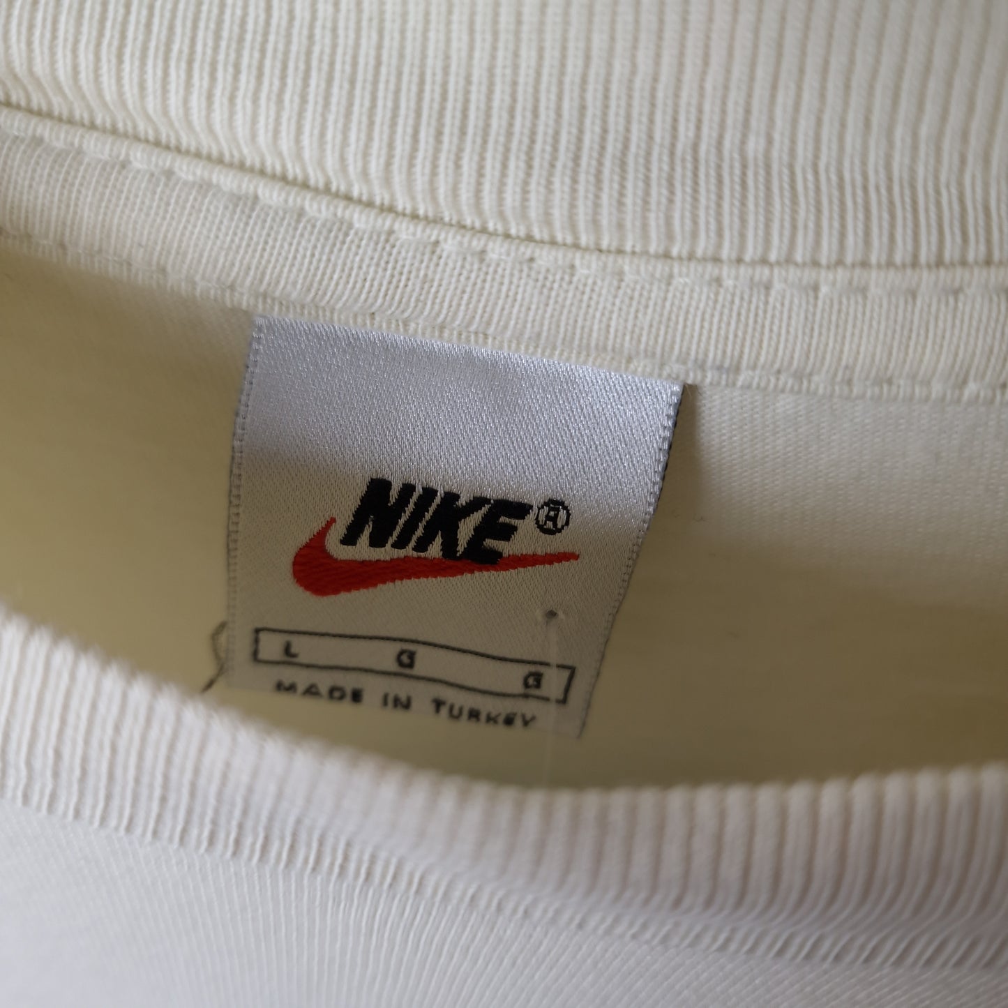 Vintage Nike t-shirt in pastel yellow - large