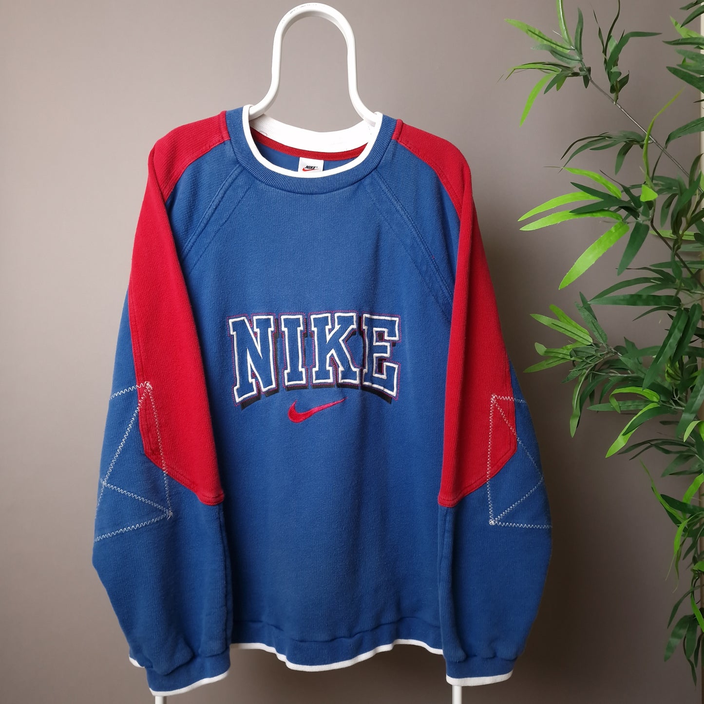 Vintage Nike sweatshirt in blue and red - XL