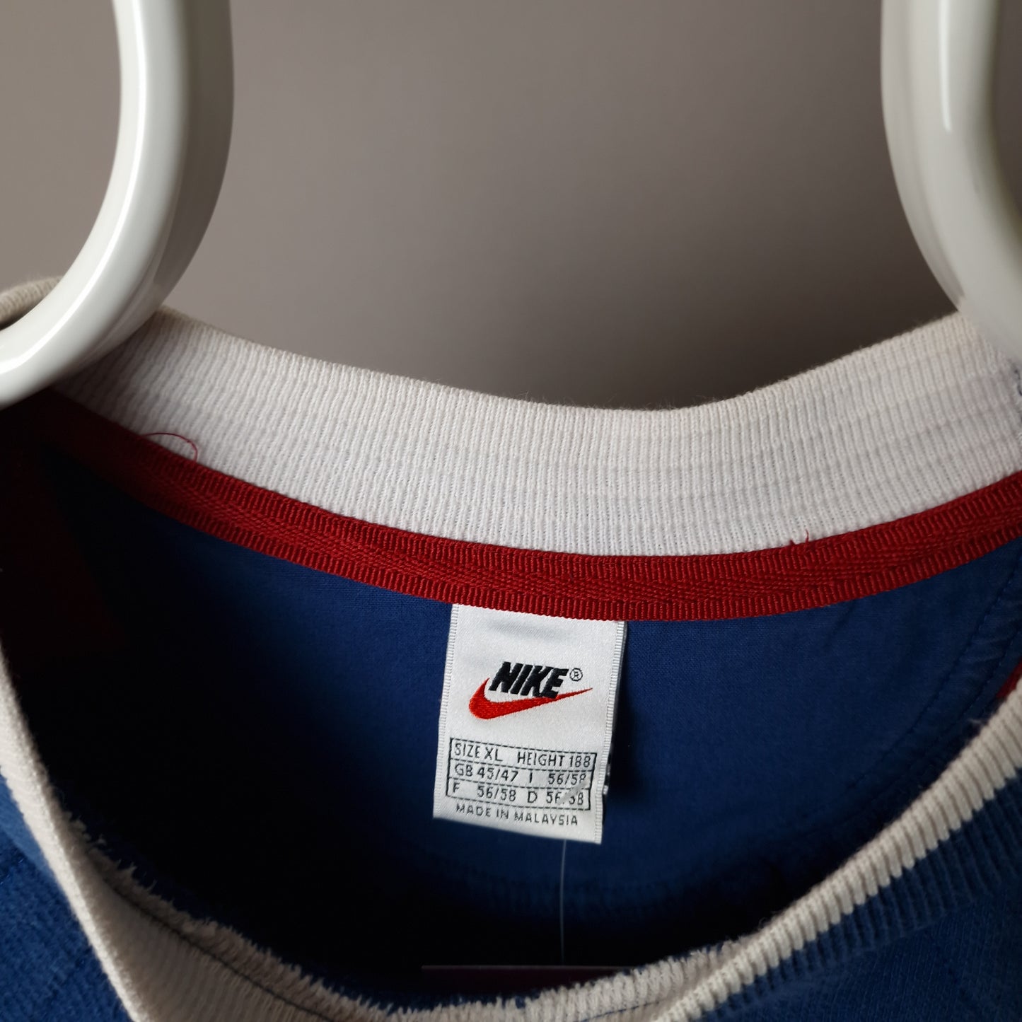 Vintage Nike sweatshirt in blue and red - XL