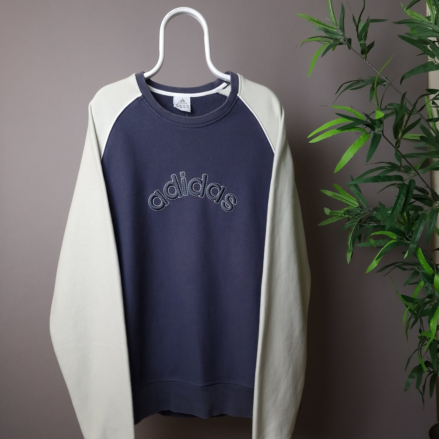 Vintage Adidas sweatshirt in cream and blue - XXL