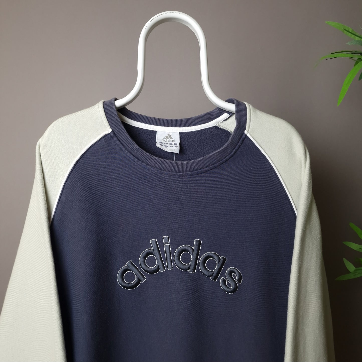 Vintage Adidas sweatshirt in cream and blue - XXL