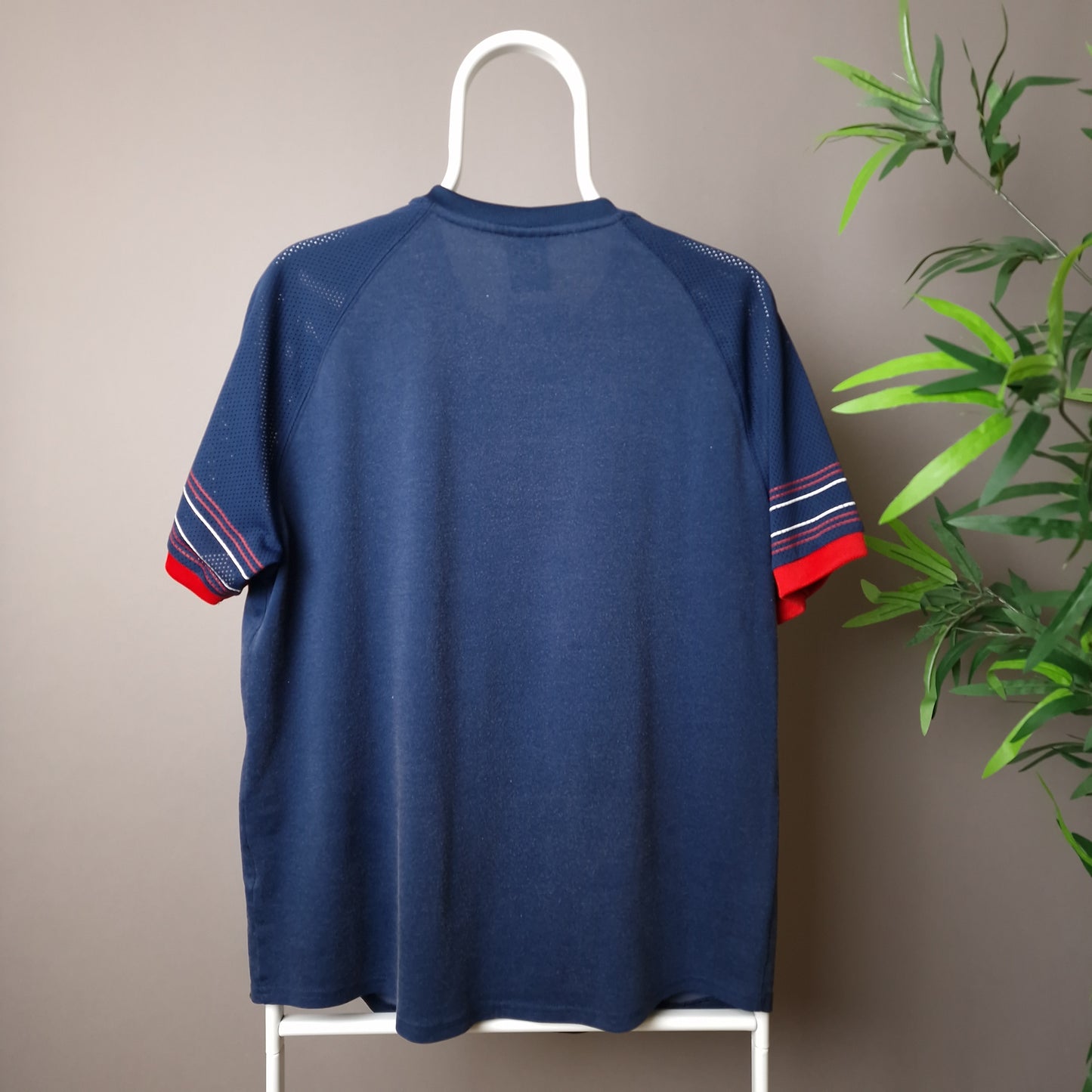Vintage Nike t-shirt in blue and red - medium