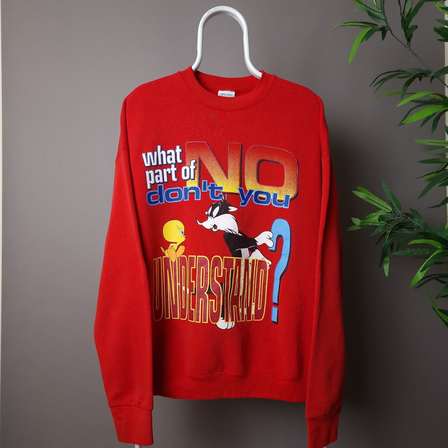 Vintage Looney Tunes sweatshirt in red - XL