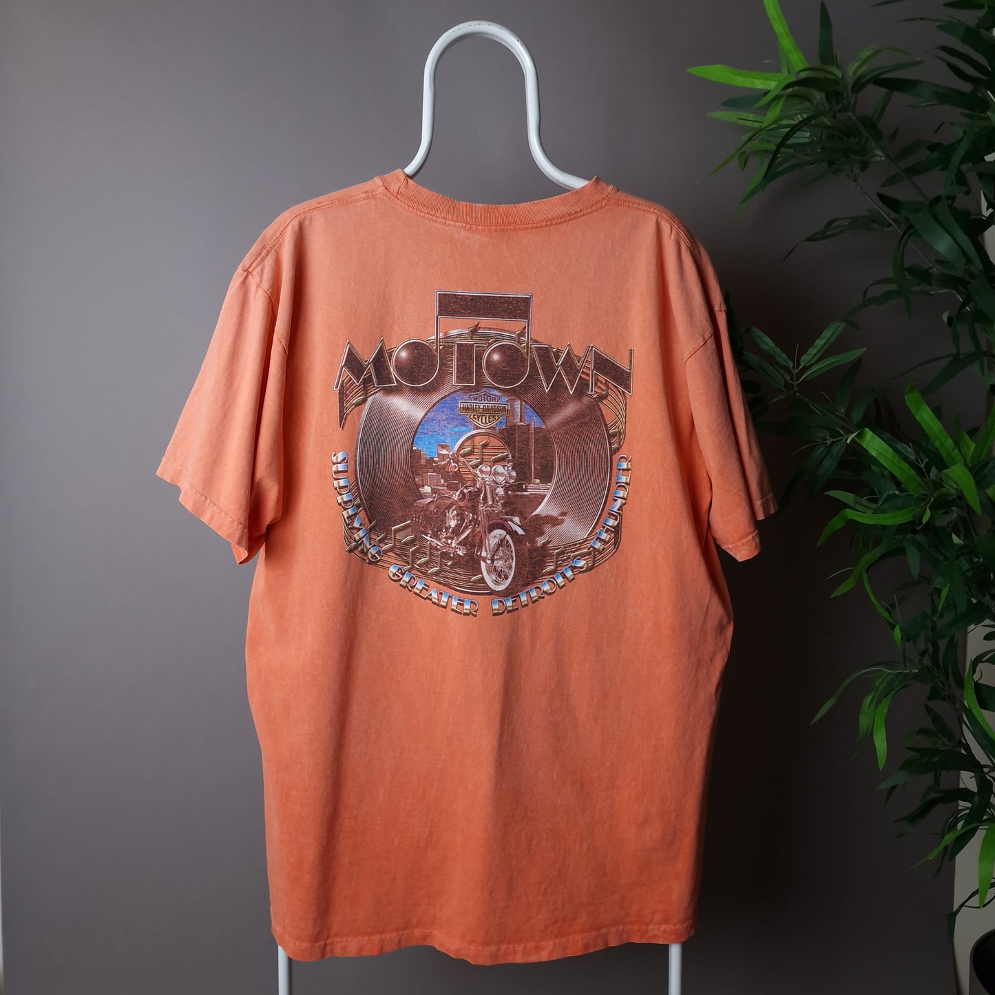 Vintage Harley Davidson t-shirt in orange - XL