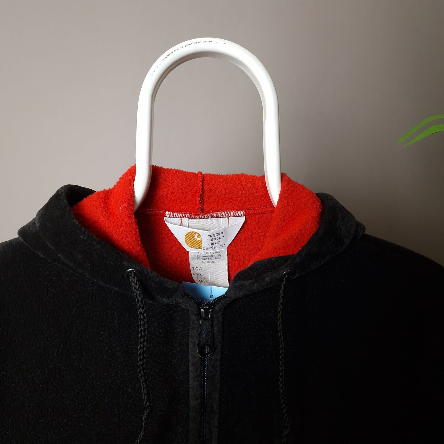 Vintage Carhartt velour hoodie in black and red - XS