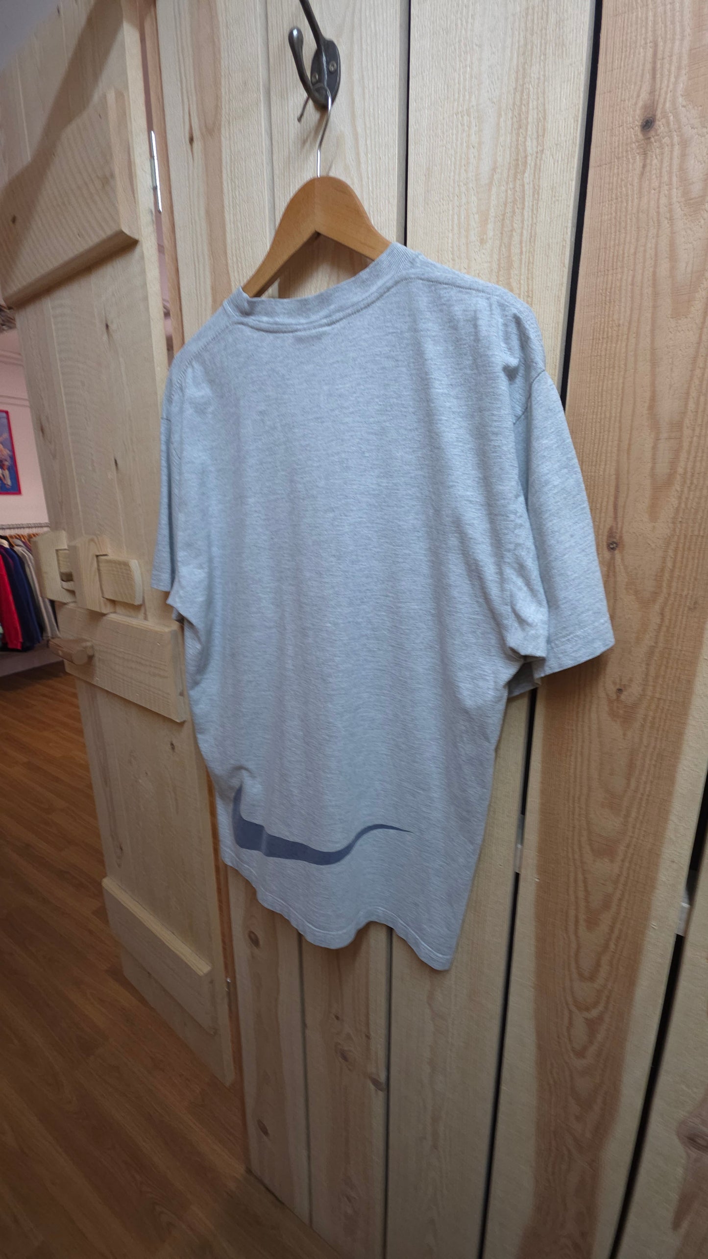 Vintage 90s Nike t-shirt in grey - size large