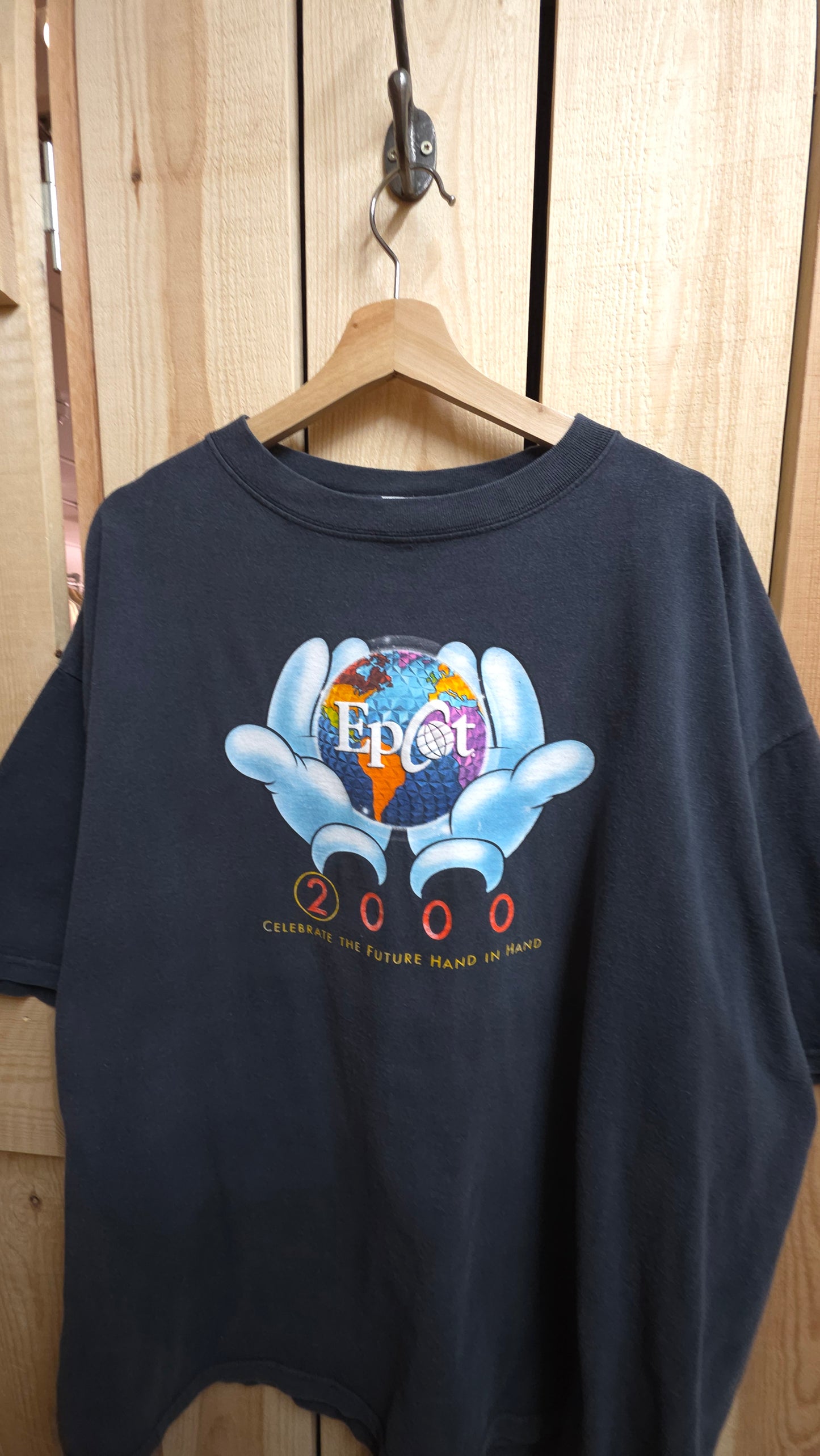 Vintage disney world epcot graphic t-shirt - faded black - XXL