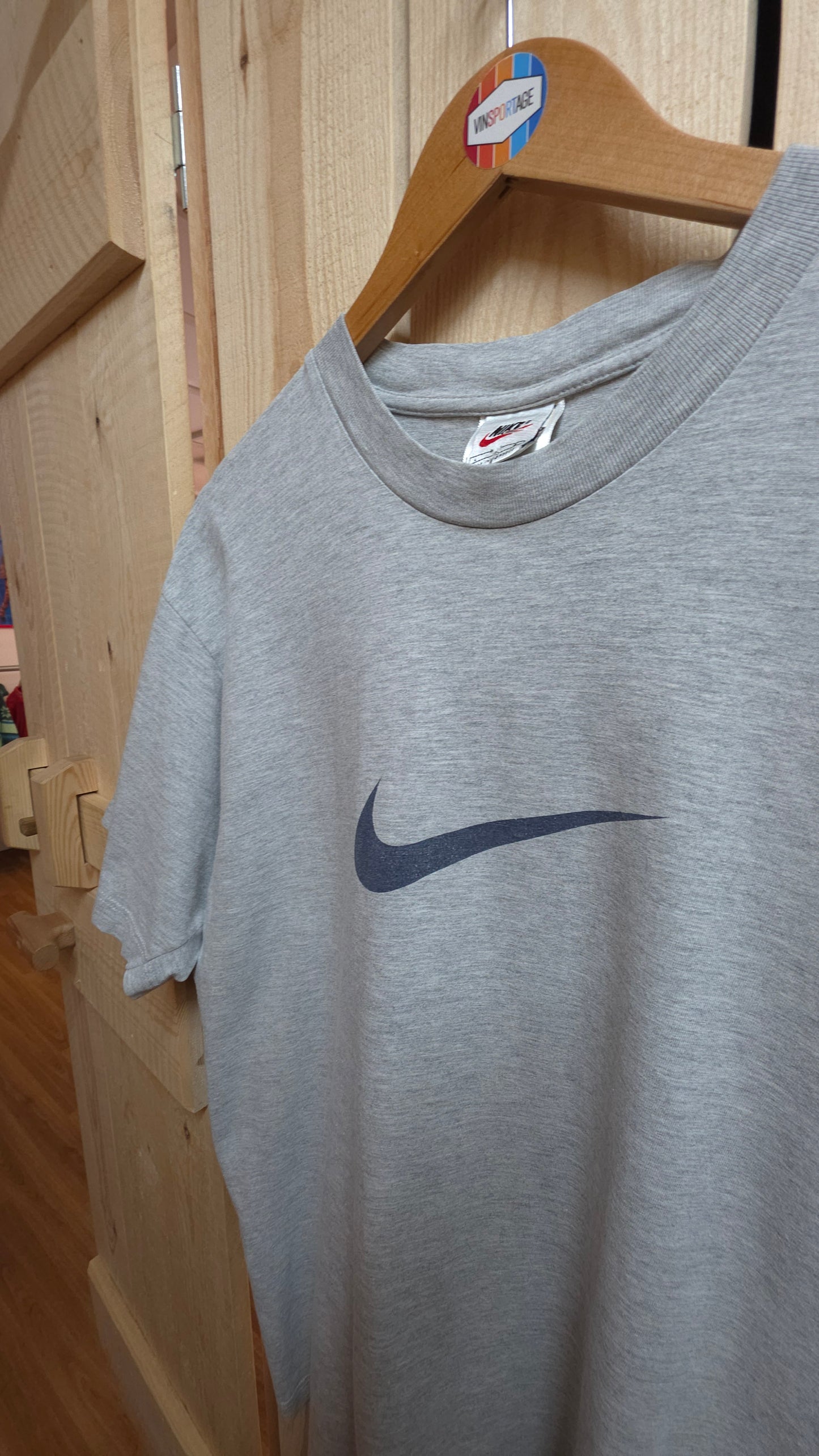 Vintage 90s Nike t-shirt in grey - size large