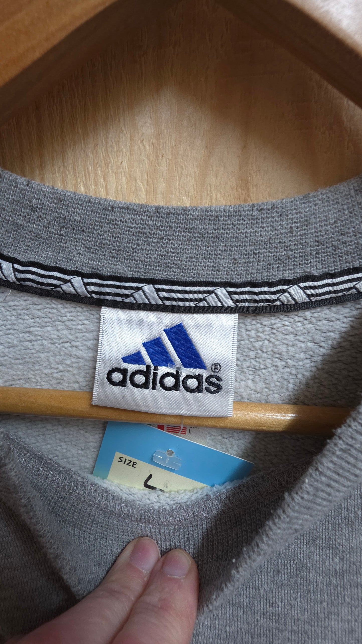 Vintage Adidas sweatshirt in grey - large