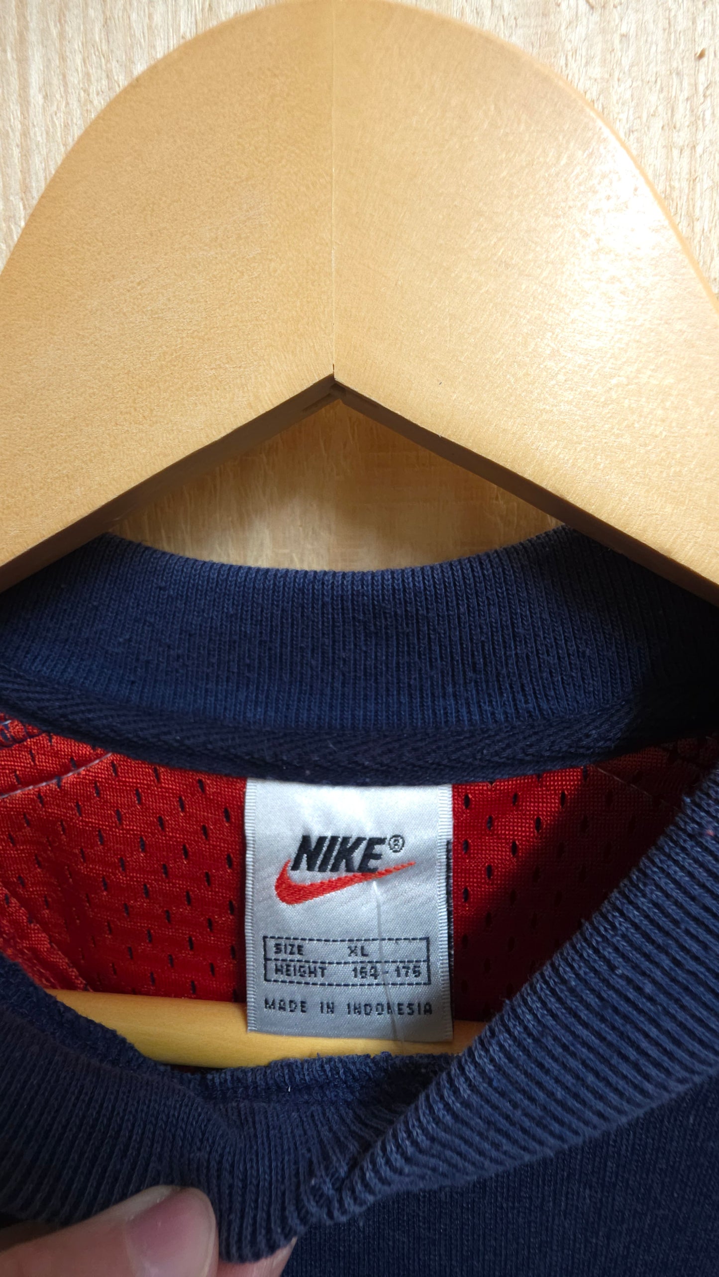 Vintage 90s Nike sweatshirt in blue and red - size small