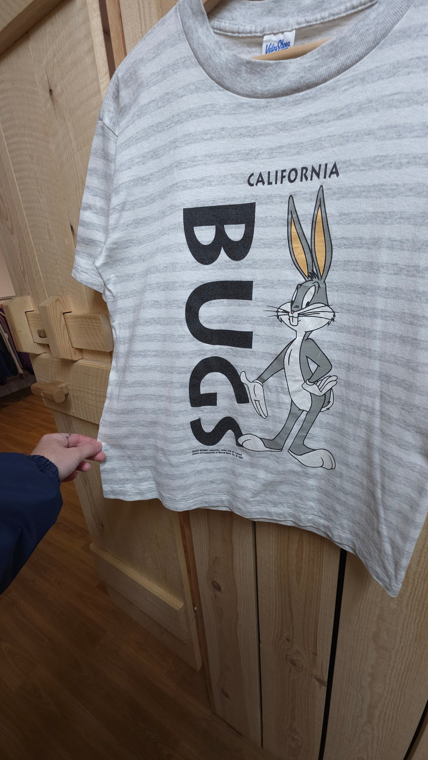 Vintage 1992 bugs bunny single stitch striped t-shirt in grey and white - size small
