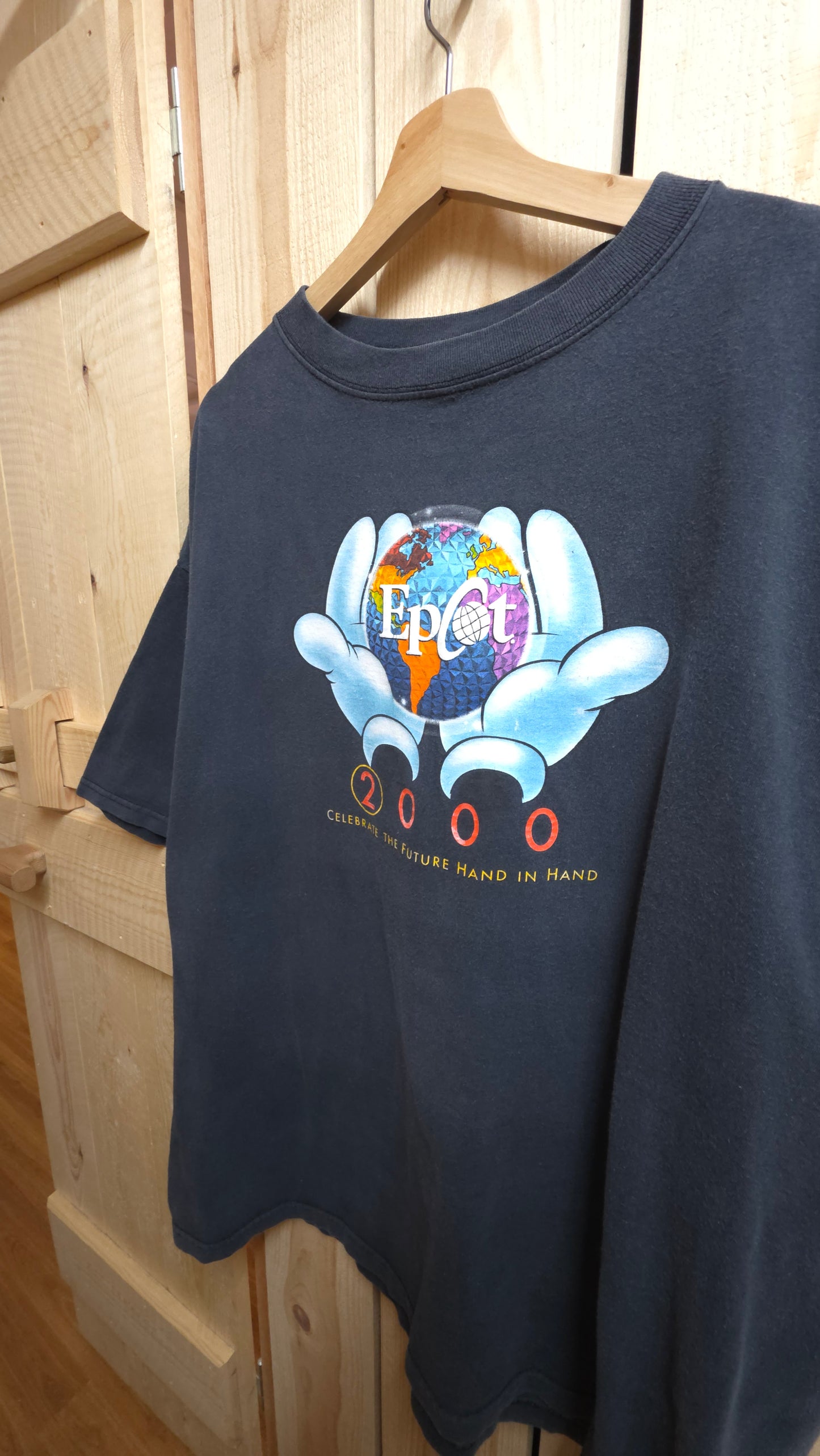 Vintage disney world epcot graphic t-shirt - faded black - XXL