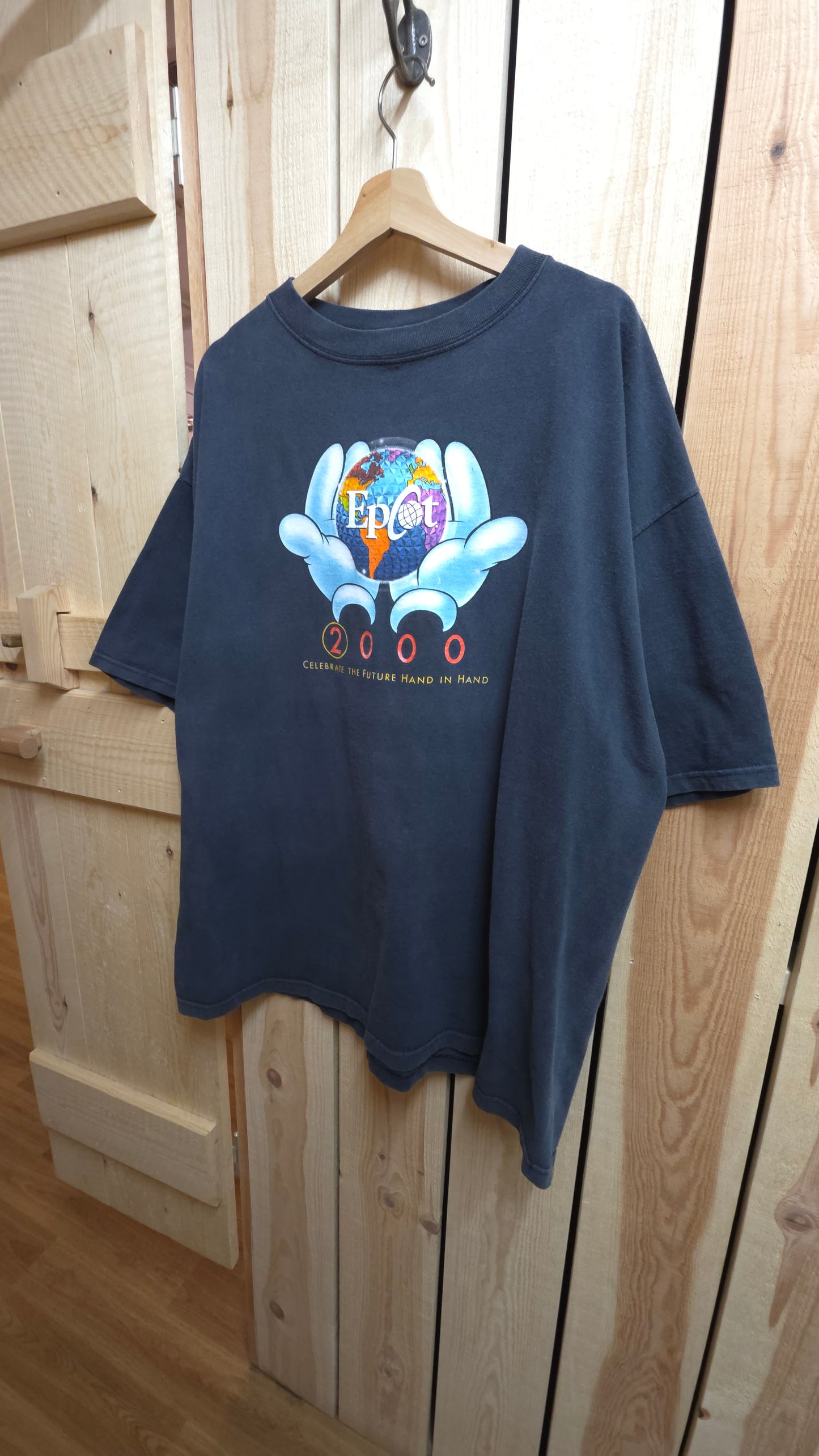 Vintage disney world epcot graphic t-shirt - faded black - XXL