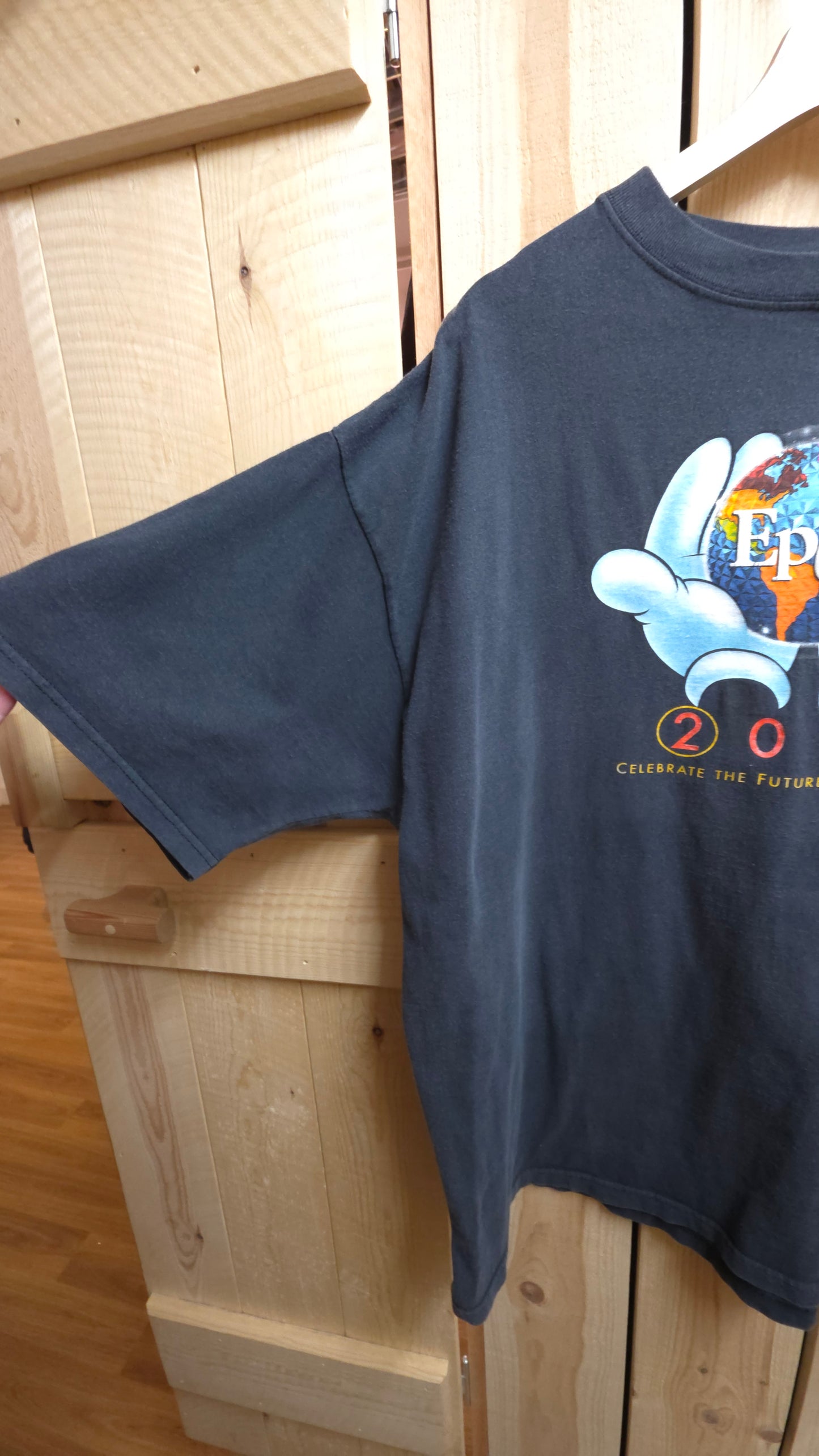 Vintage disney world epcot graphic t-shirt - faded black - XXL