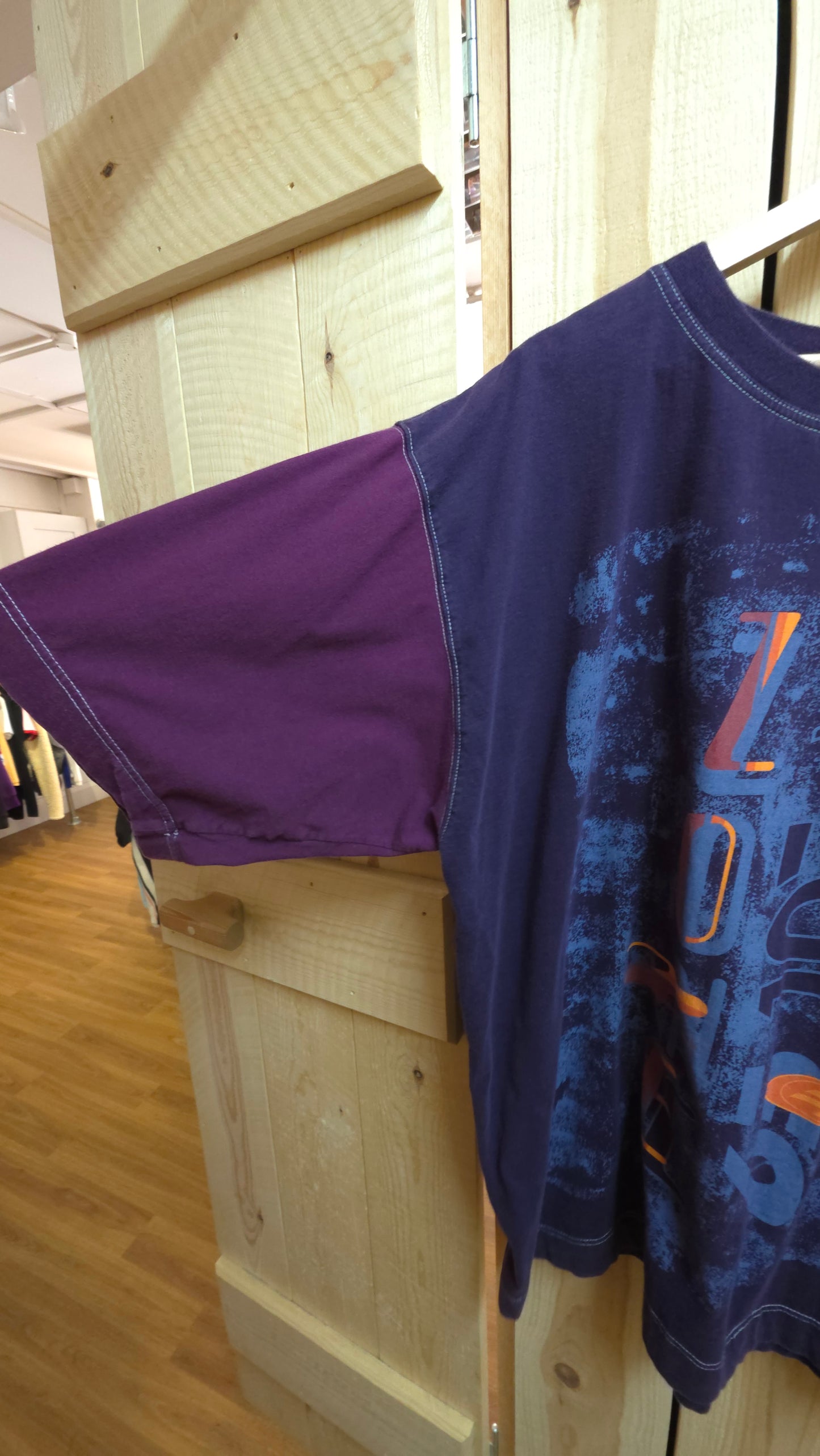 Vintage 90s Reebok graphic t-shirt in purple and blue - XXL