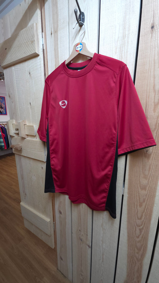 Vintage Nike dri fit t-shirt in red and black - XL