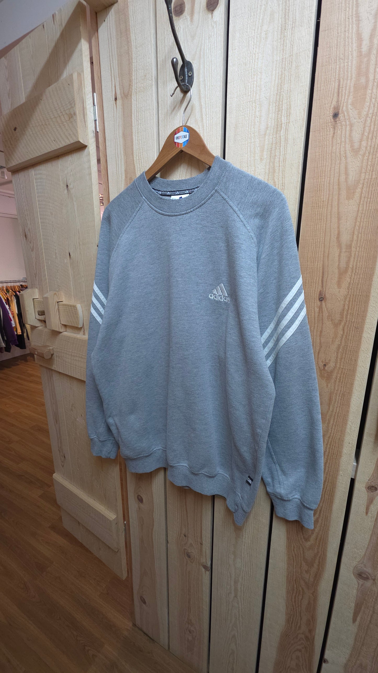 Vintage Adidas sweatshirt in grey - large