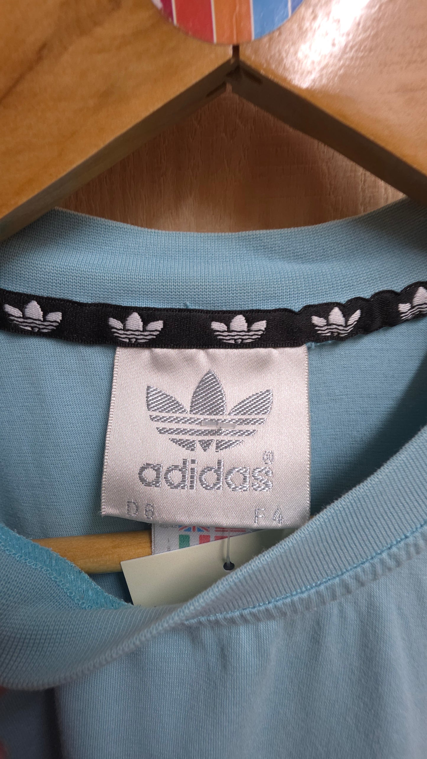 Vintage adidas originals t-shirt in baby blue - boxy medium/large