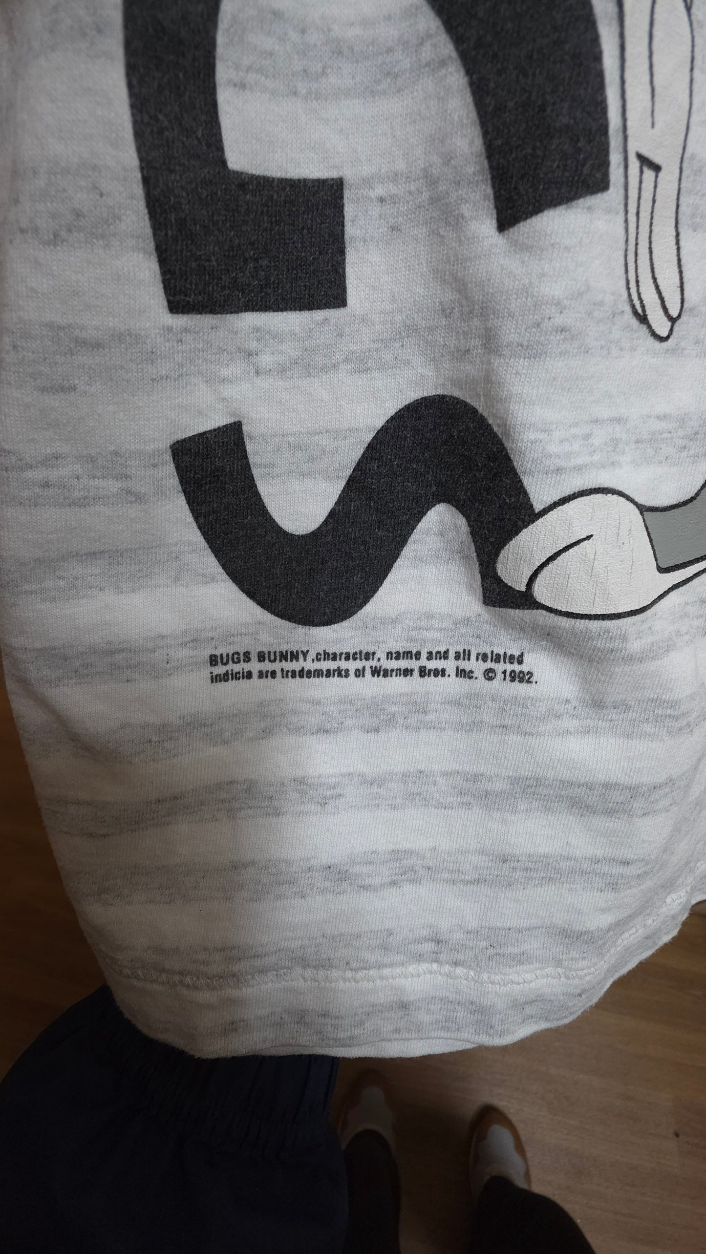 Vintage 1992 bugs bunny single stitch striped t-shirt in grey and white - size small