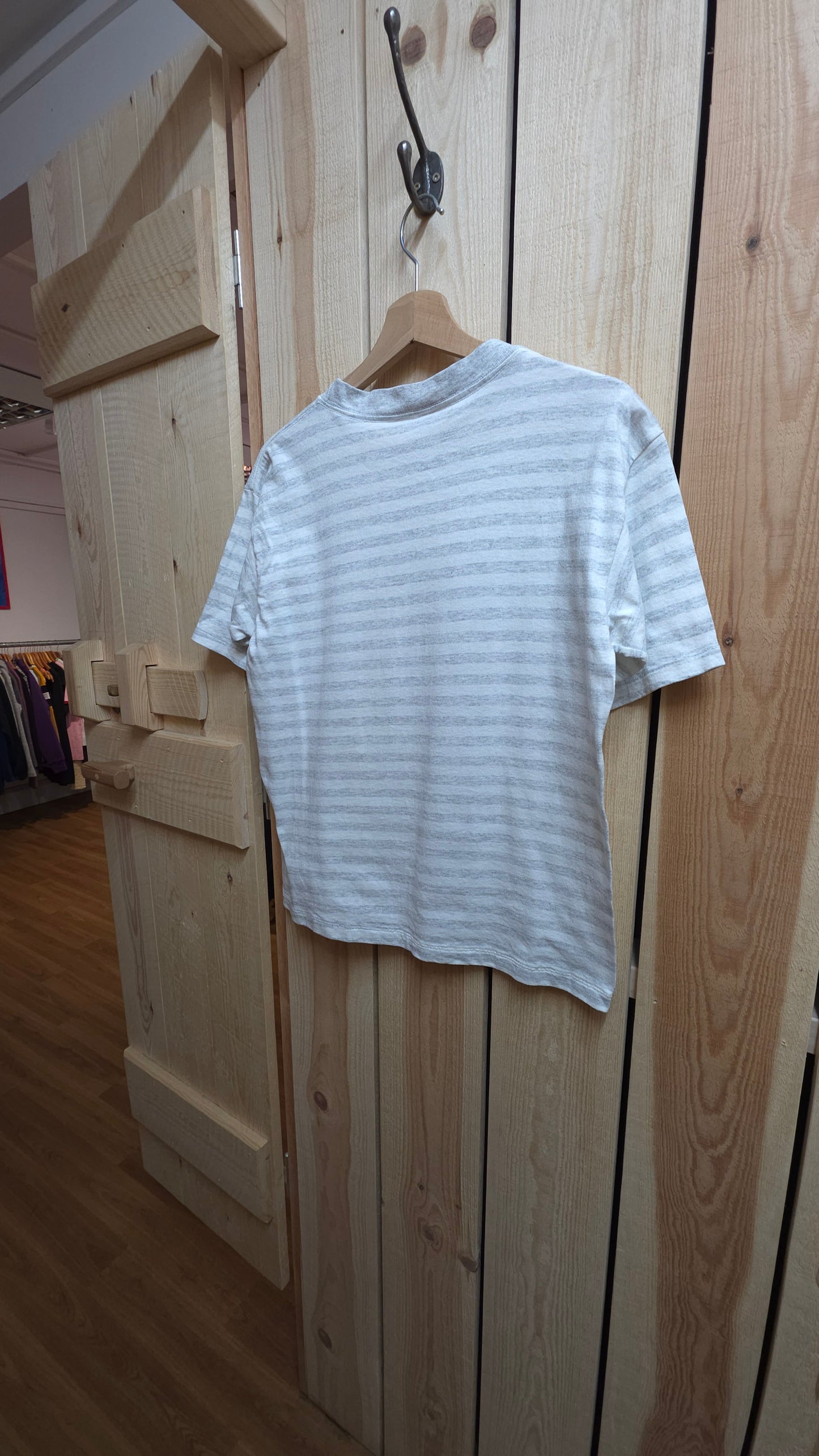 Vintage 1992 bugs bunny single stitch striped t-shirt in grey and white - size small