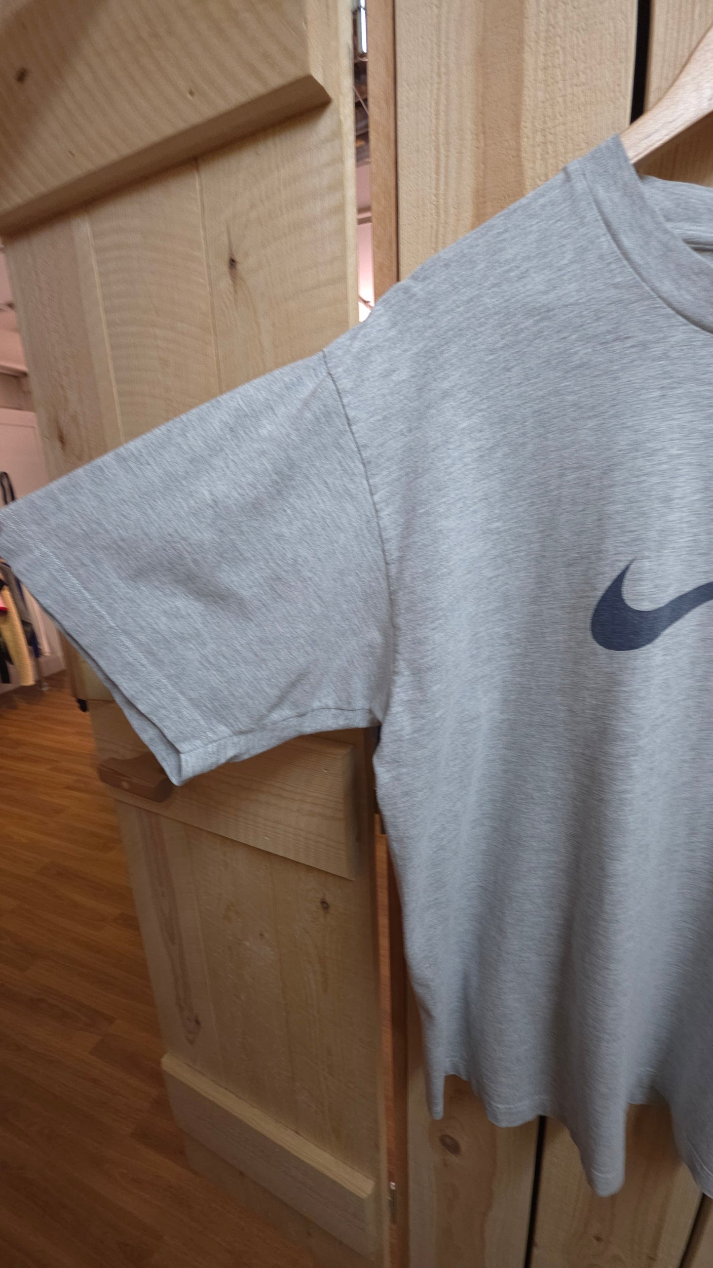 Vintage 90s Nike t-shirt in grey - size large