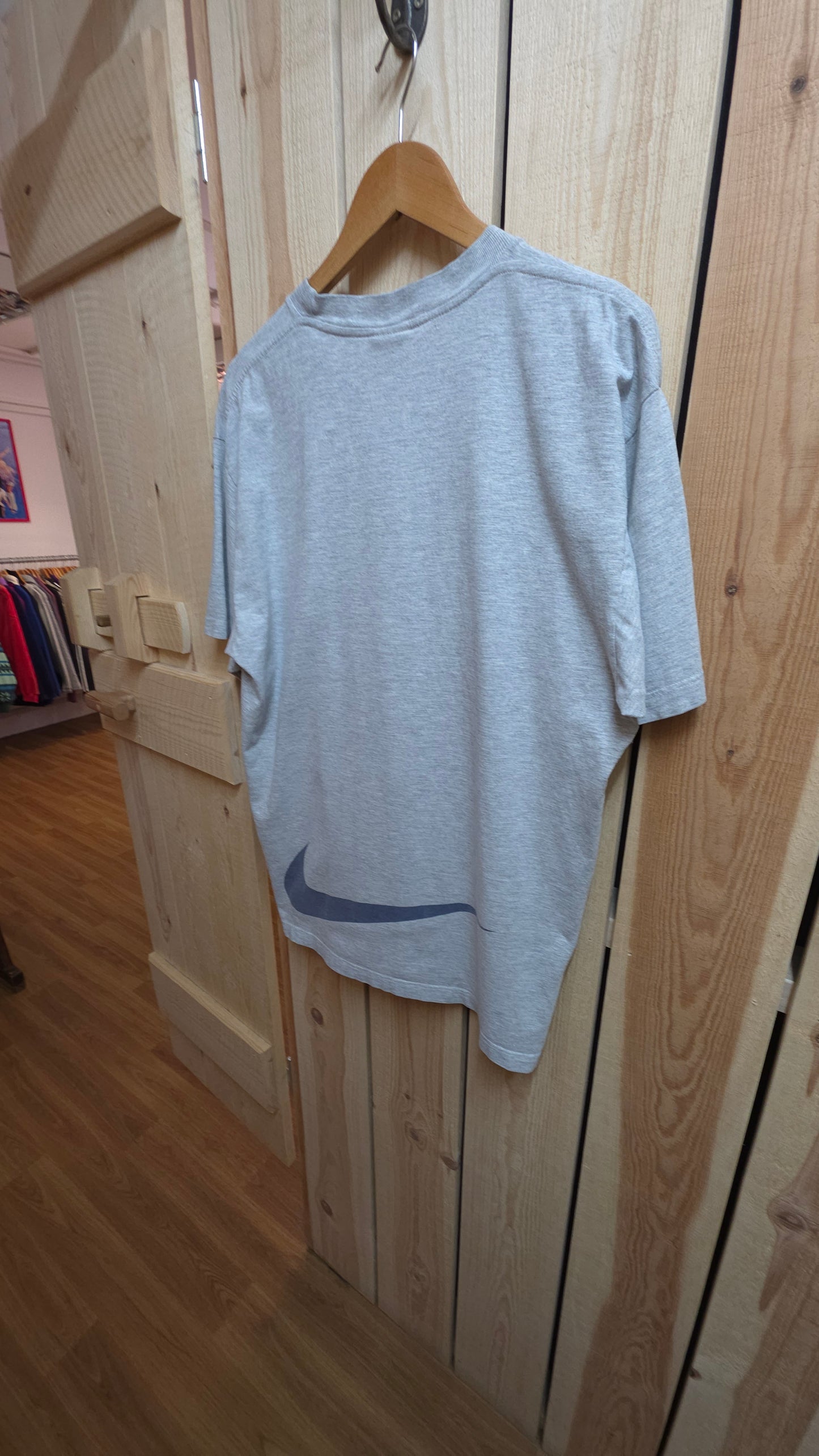 Vintage 90s Nike t-shirt in grey - size large
